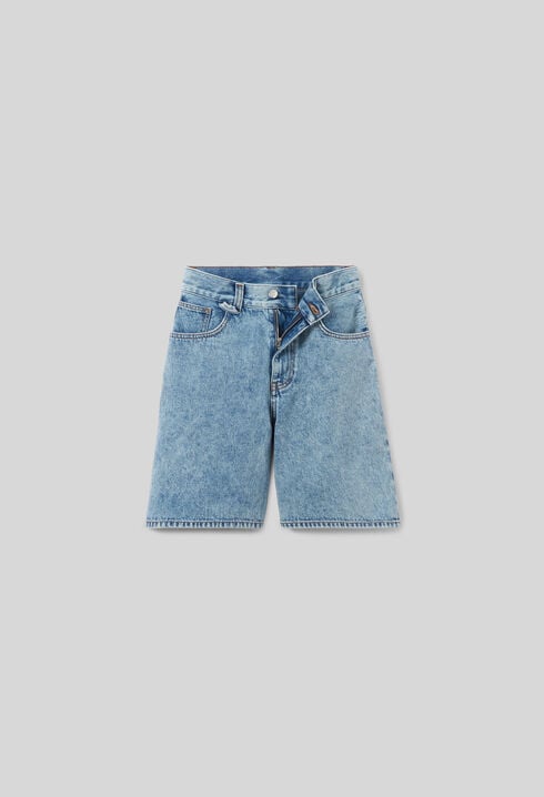 Straight-leg denim shorts