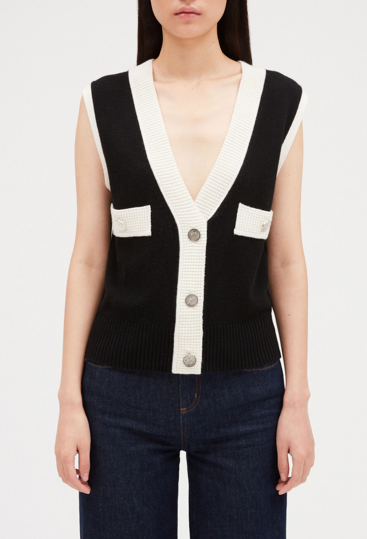 Sleeveless knit jumper