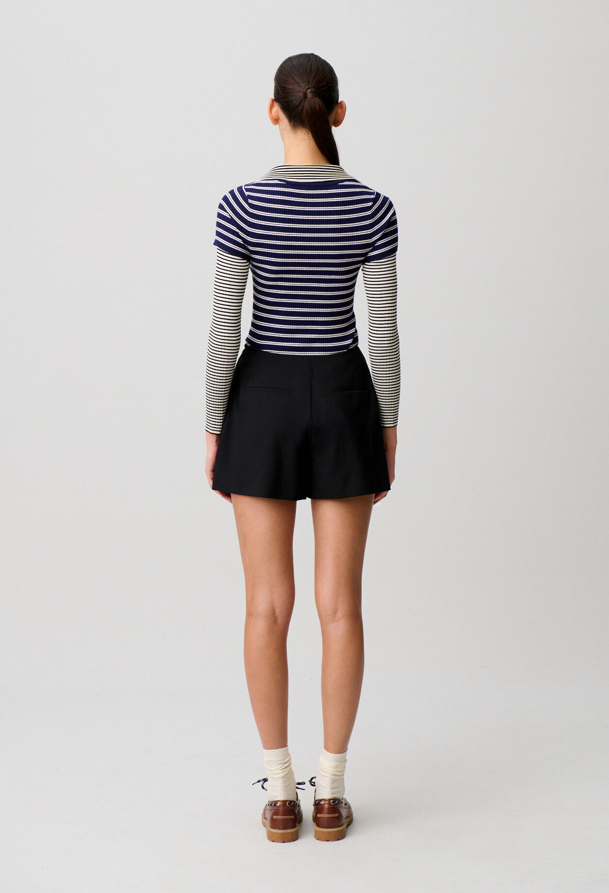 Black pleated short