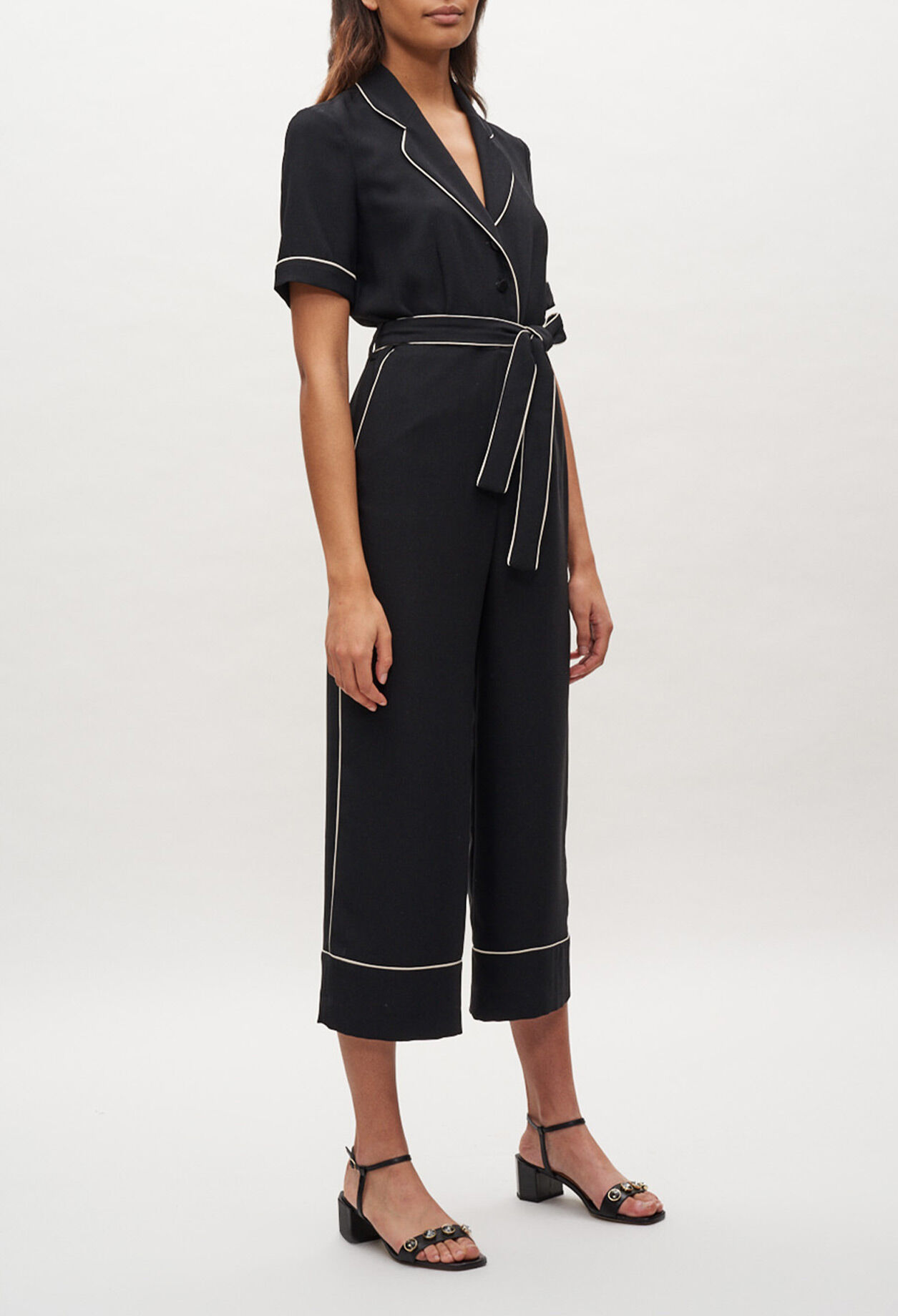 Jumpsuit with a suit collar