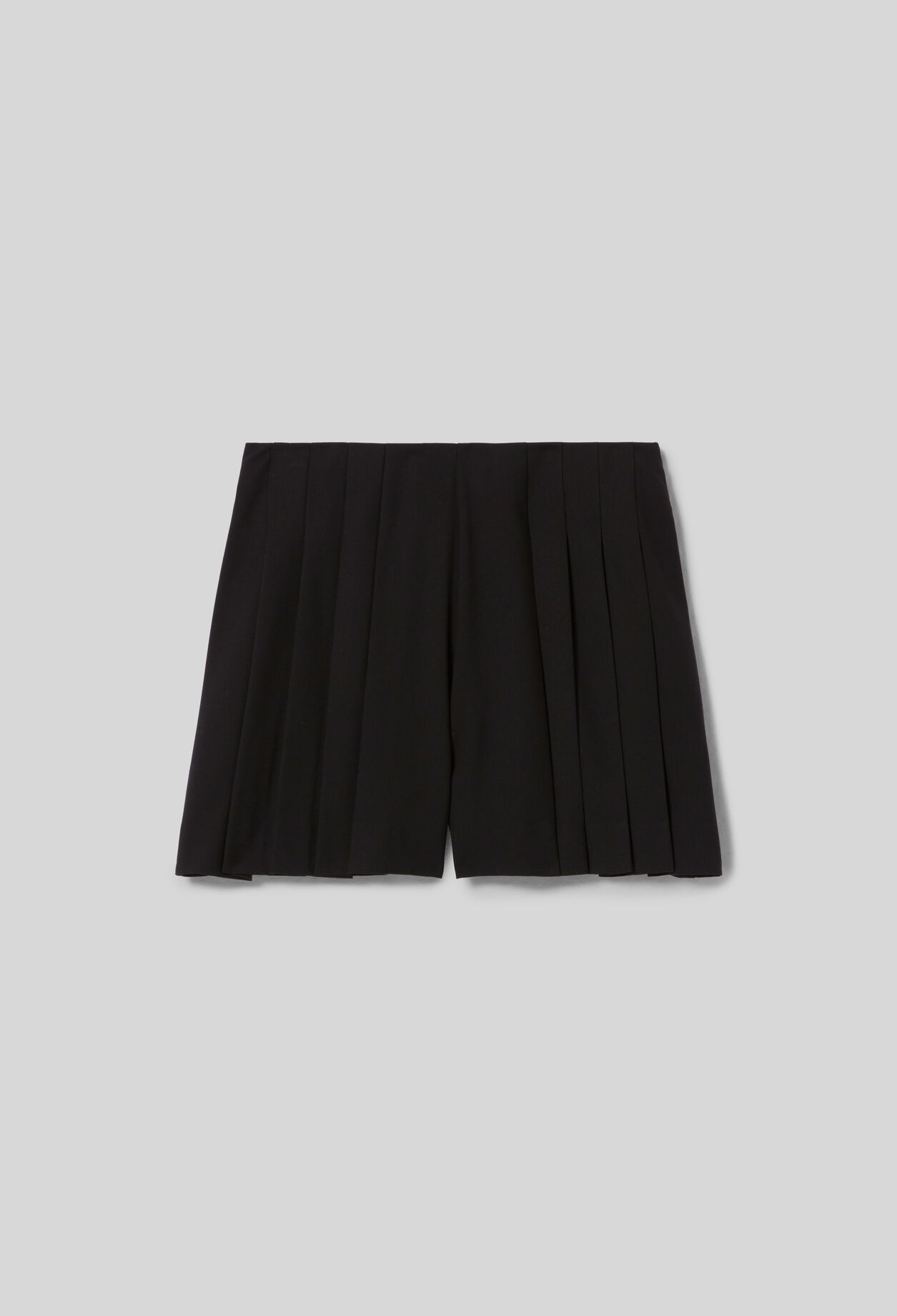 Black flared pleated shorts