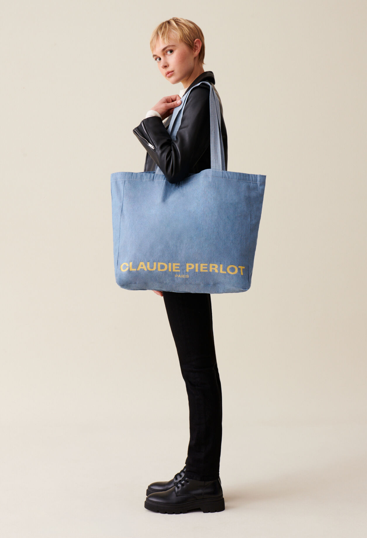 Oversized tote bag
