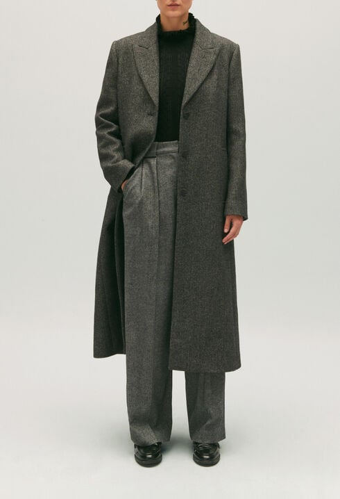 Two-tone mid-length straight coat