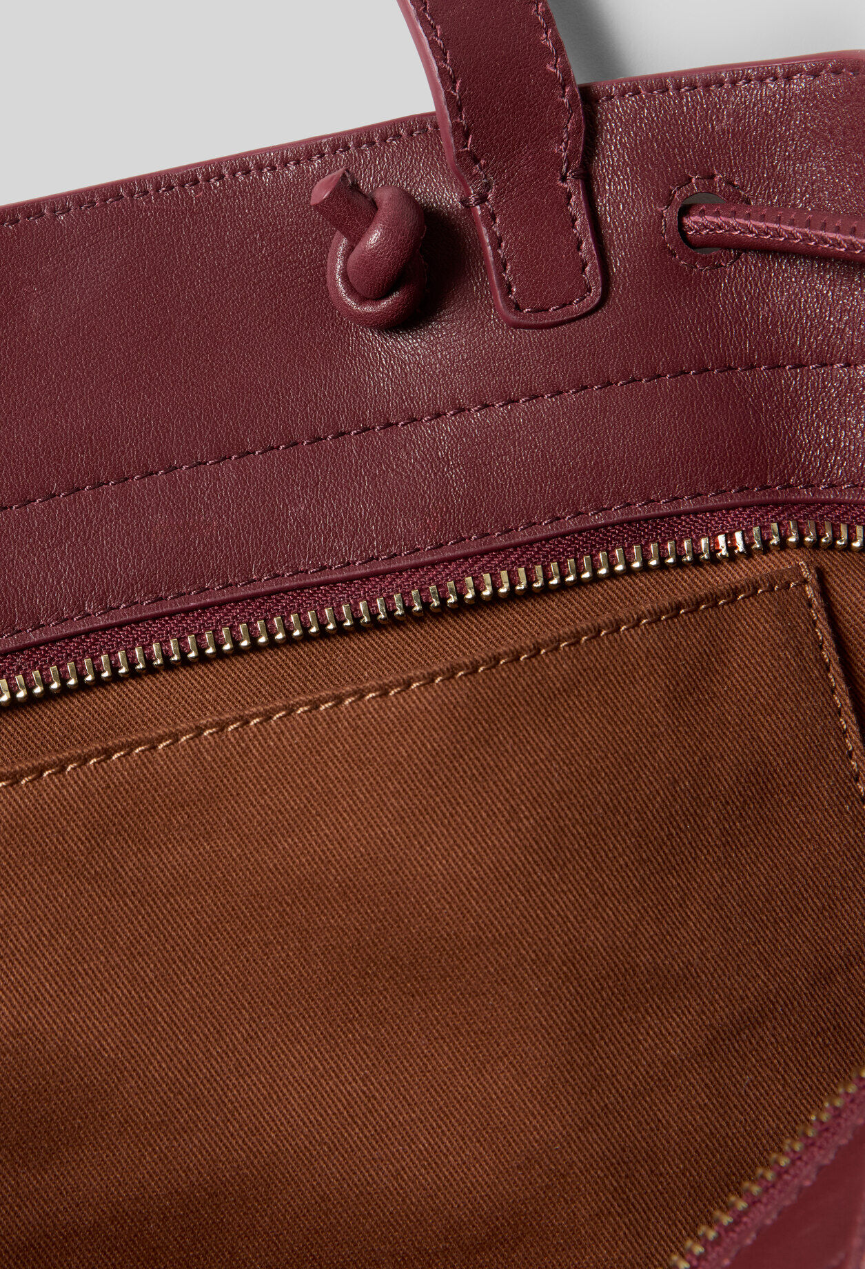 Smooth leather tote with gold logo
