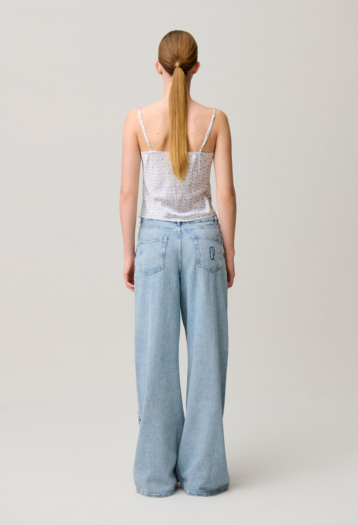 Embroidered wide-leg jeans
