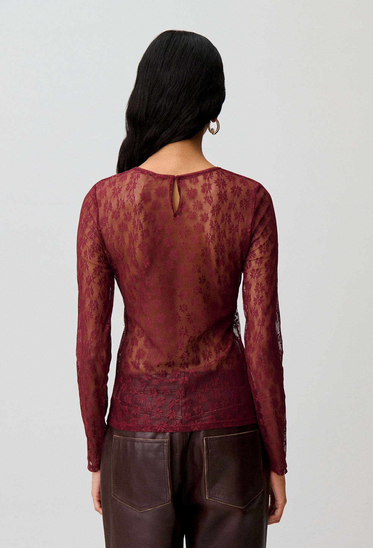 Fitted long-sleeved lace T-shirt