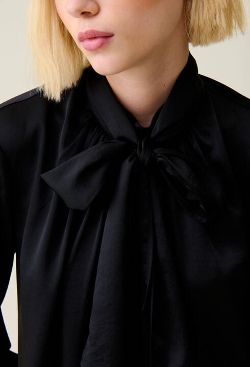 Flowing dress with black bow collar