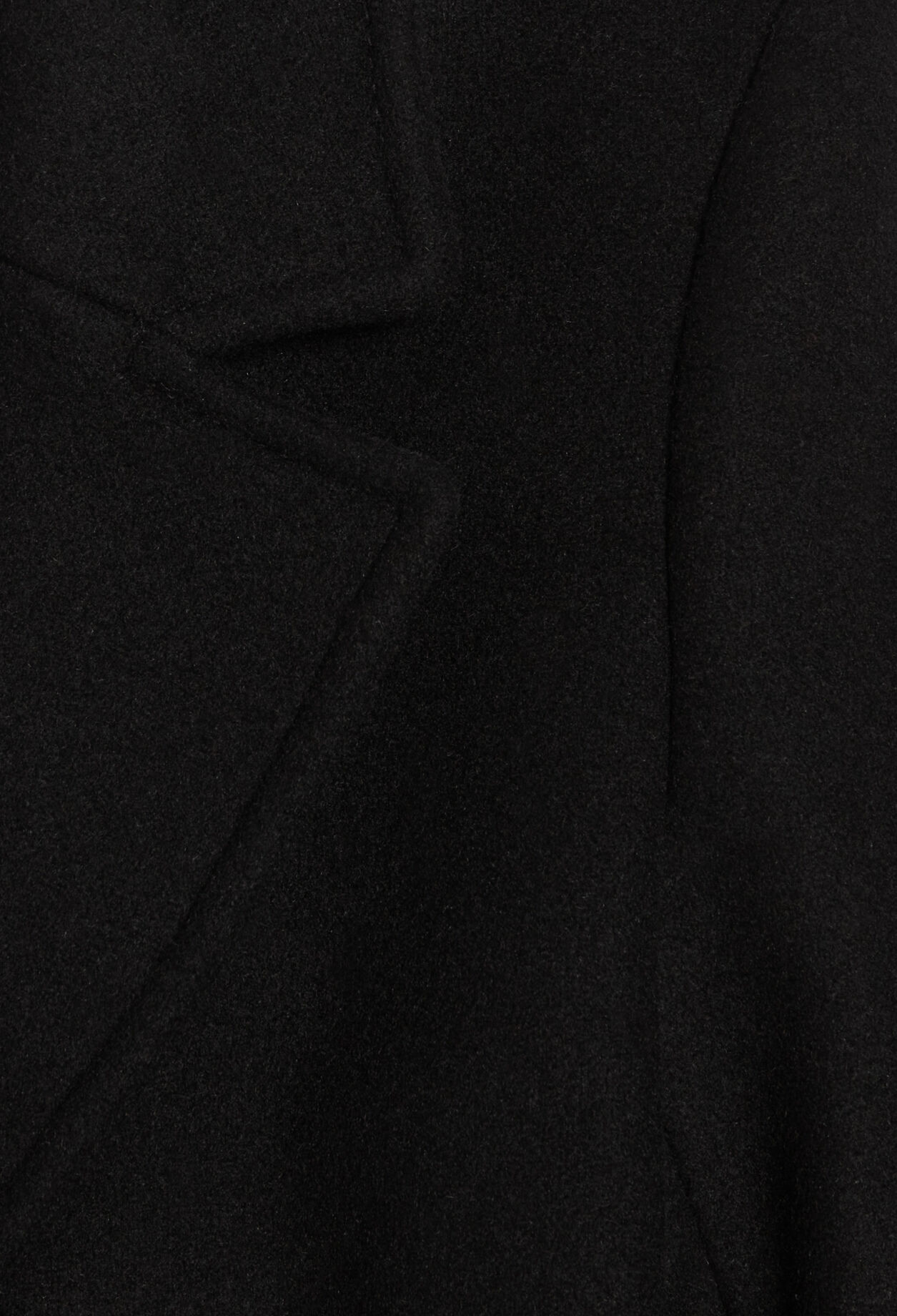 Mid-length straight coat