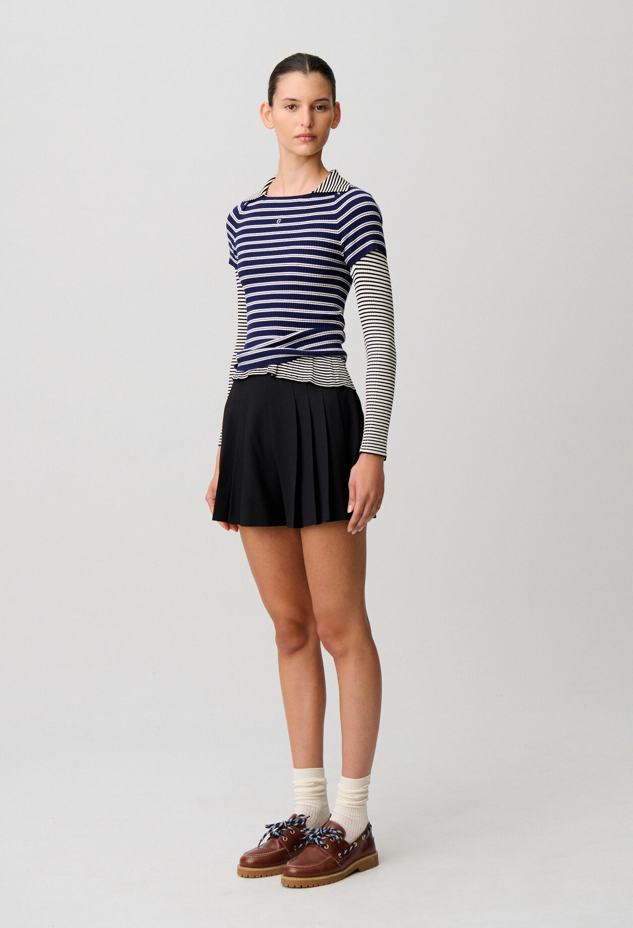 Black pleated short
