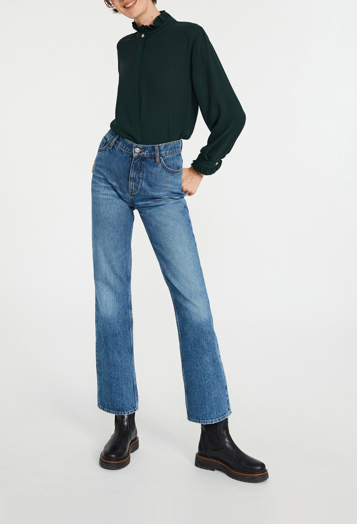 Flowing shirt with ruffled collar Flowing shirt with ruffled collar