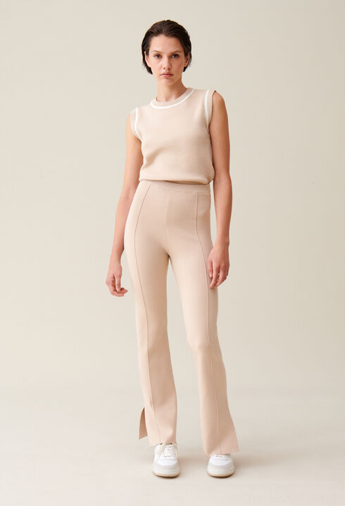 Straight cut trousers slits