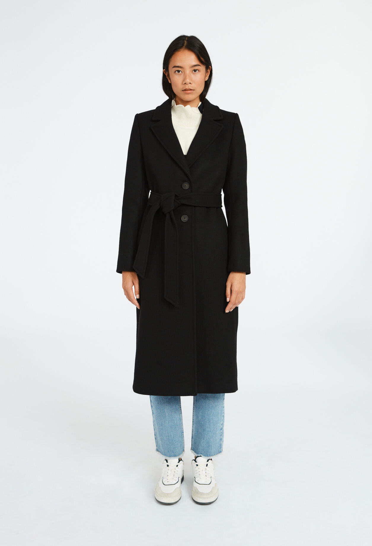 Mid-length straight coat