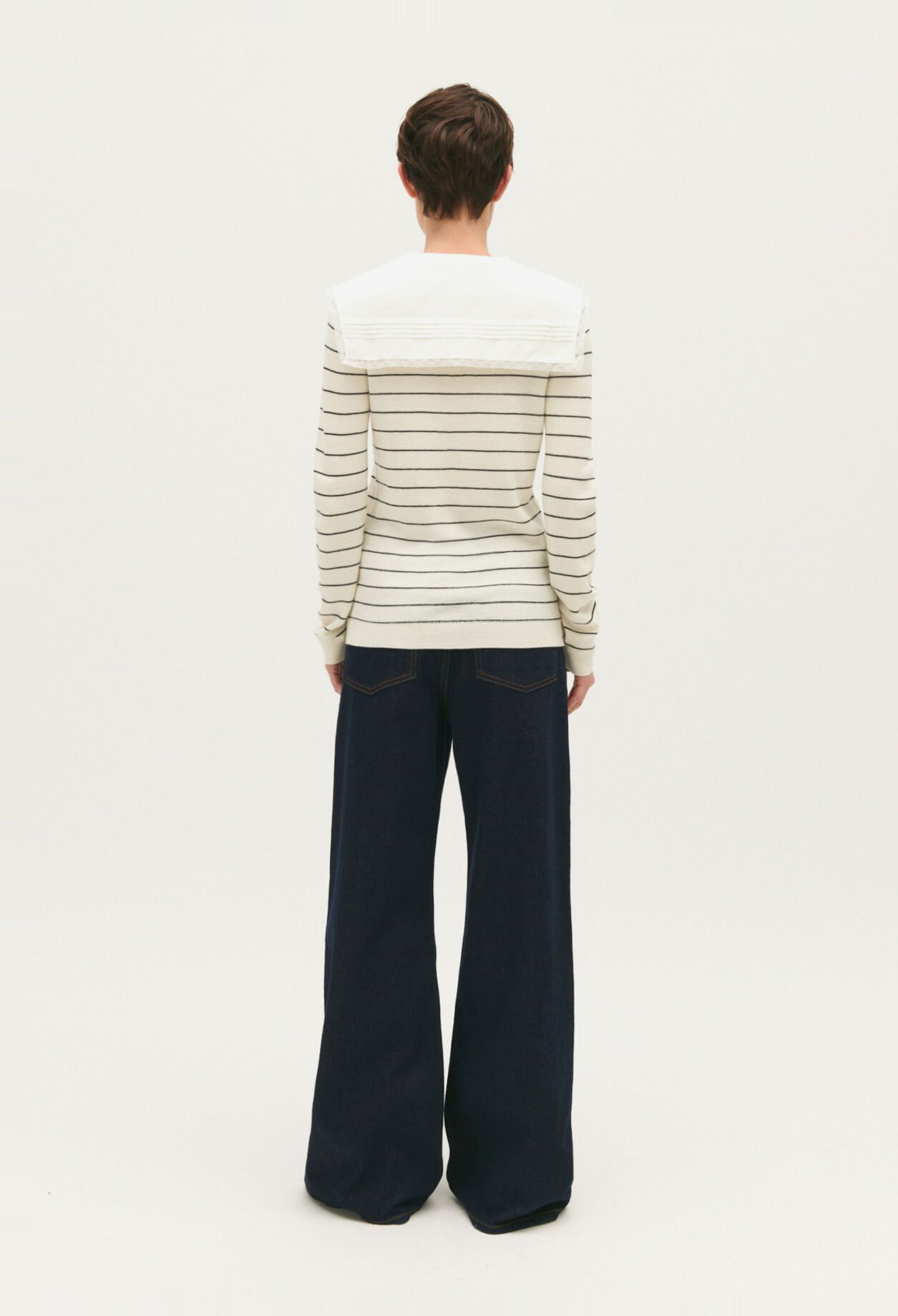 Jumper with removable collar