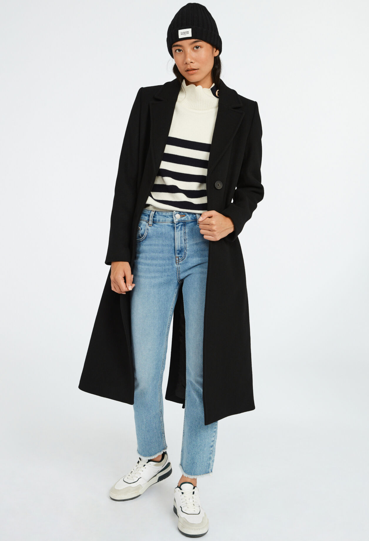 Mid-length straight coat