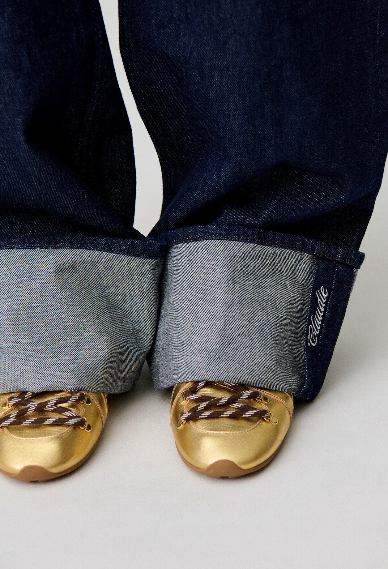 Wide-leg jeans embroidered cuffs