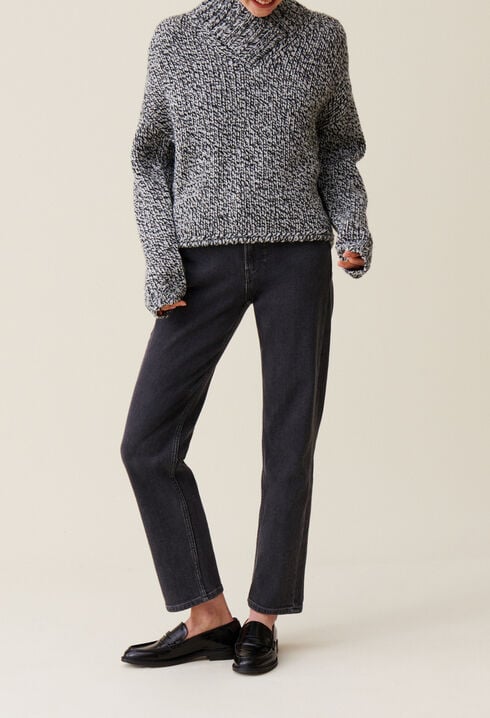 Grey chunky knit V-neck jumper