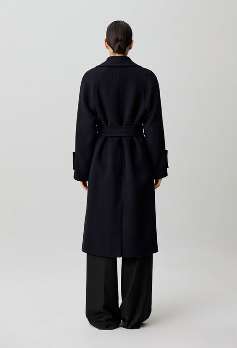 Straight coat with removable belt