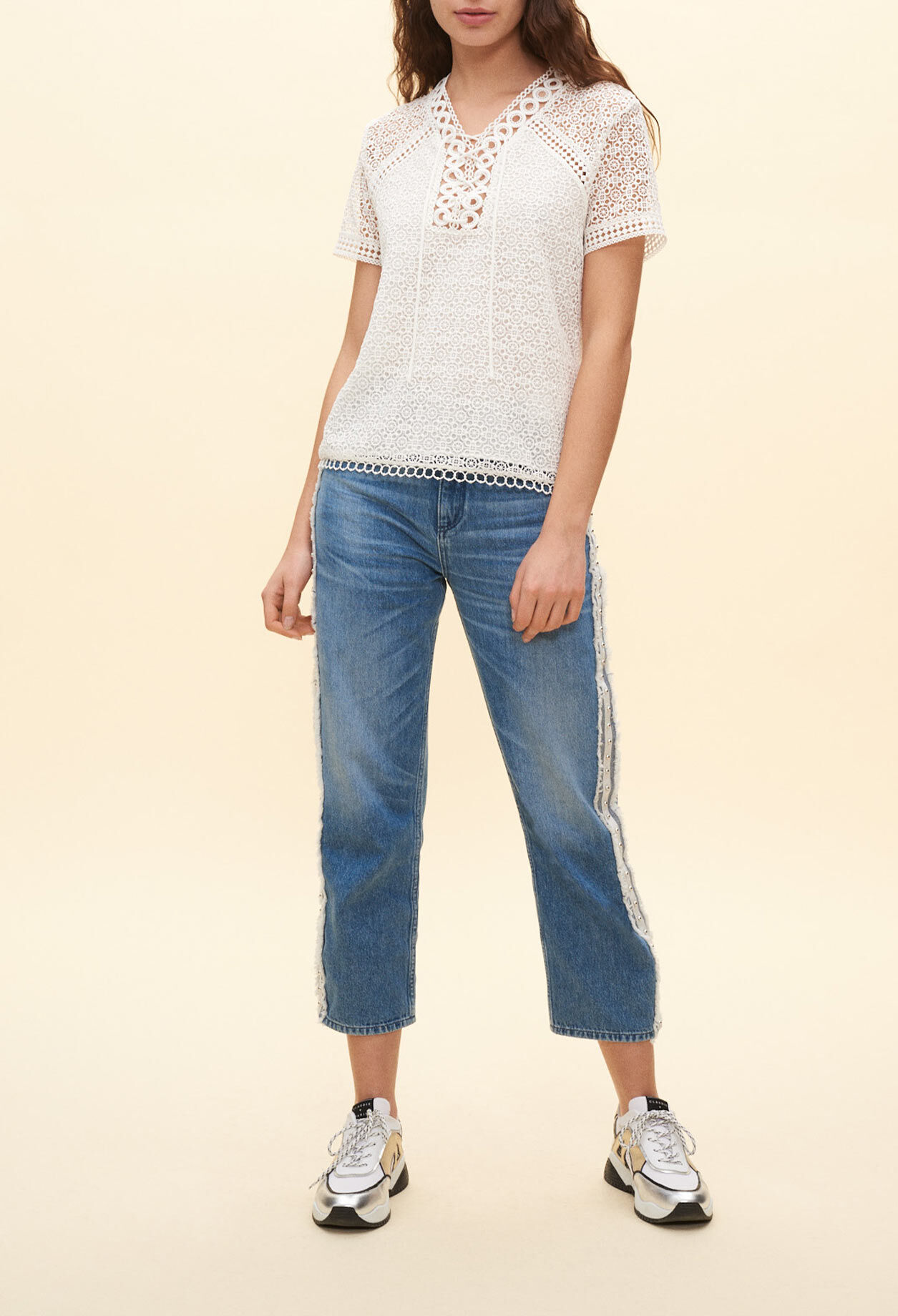 Shirt-sleeved lace pattern top