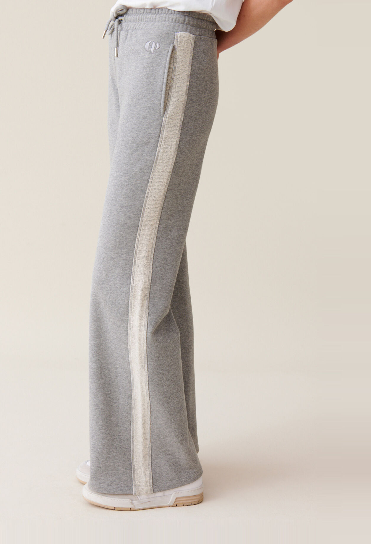 Contrasting grey comfort trousers