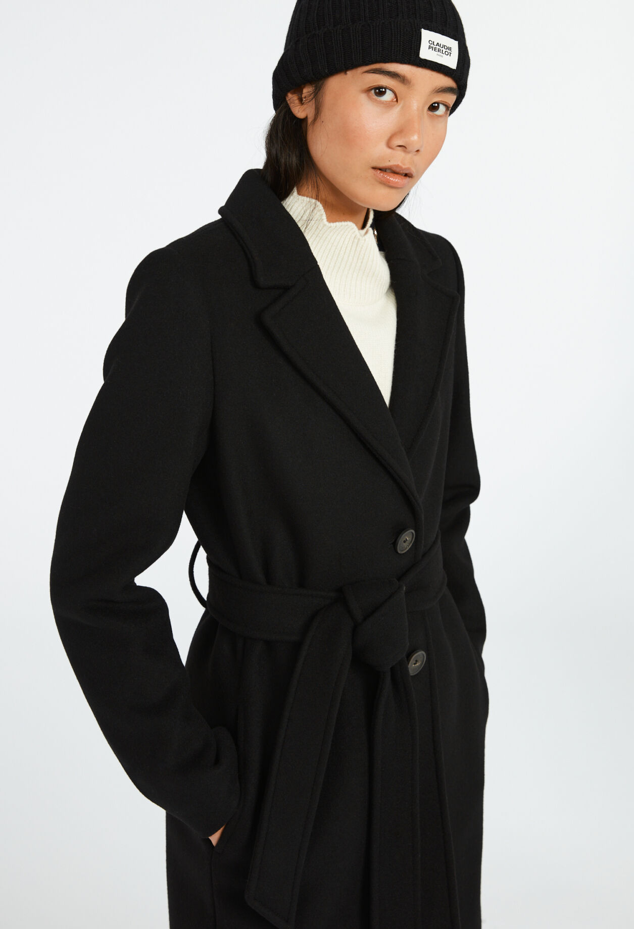 Mid-length straight coat