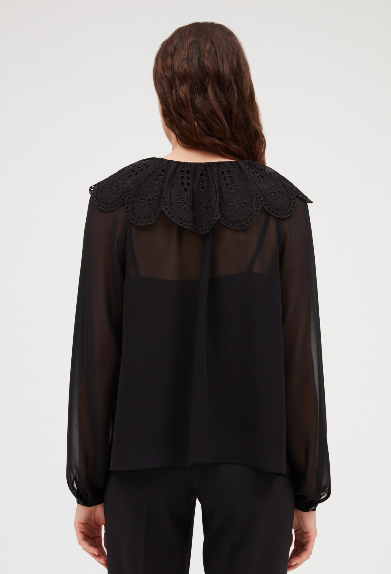 Blouse with large collar
