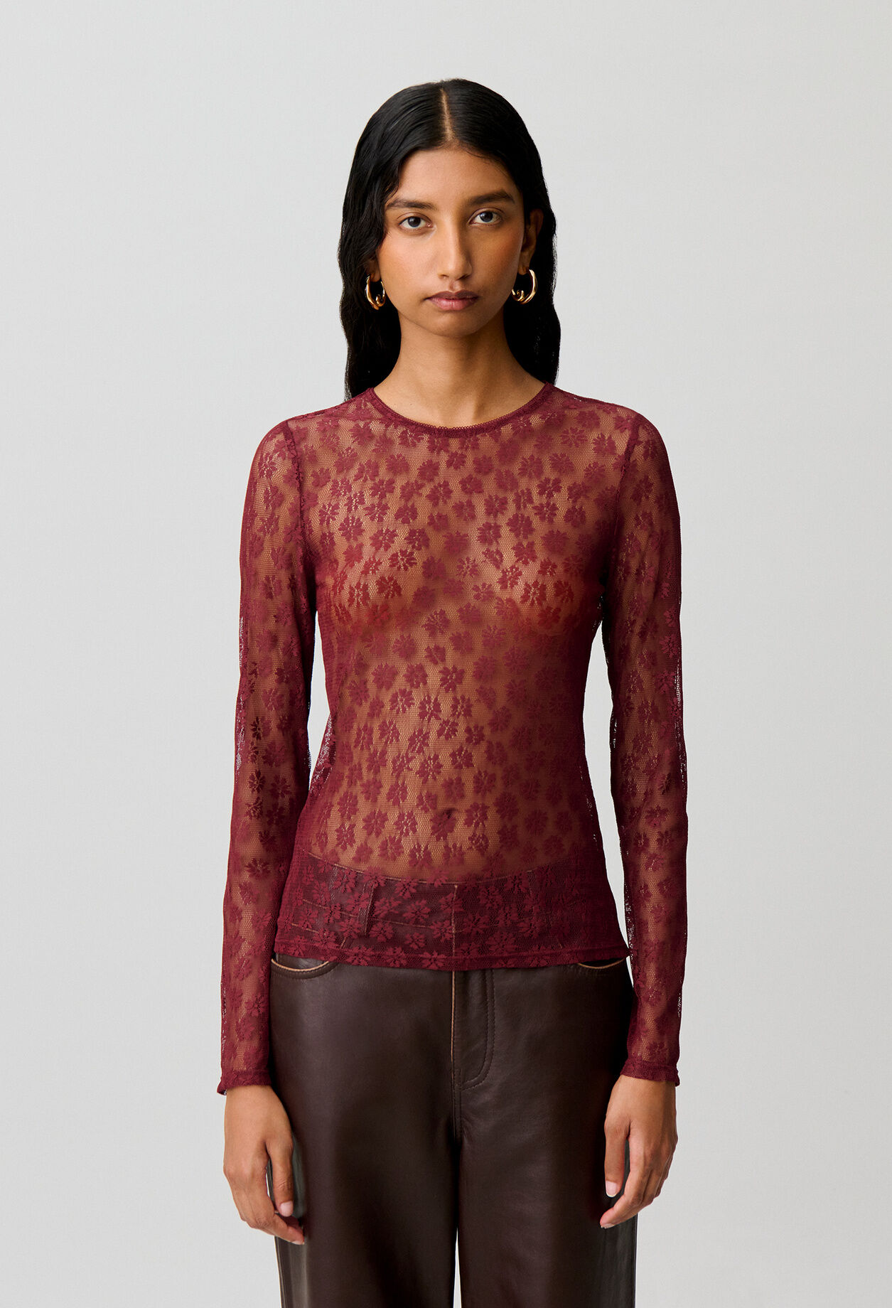 Fitted long-sleeved lace T-shirt