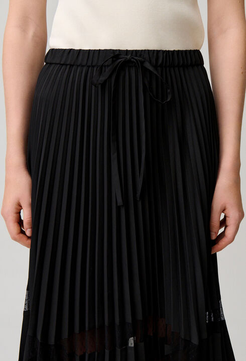 Asymmetrical pleated skirt