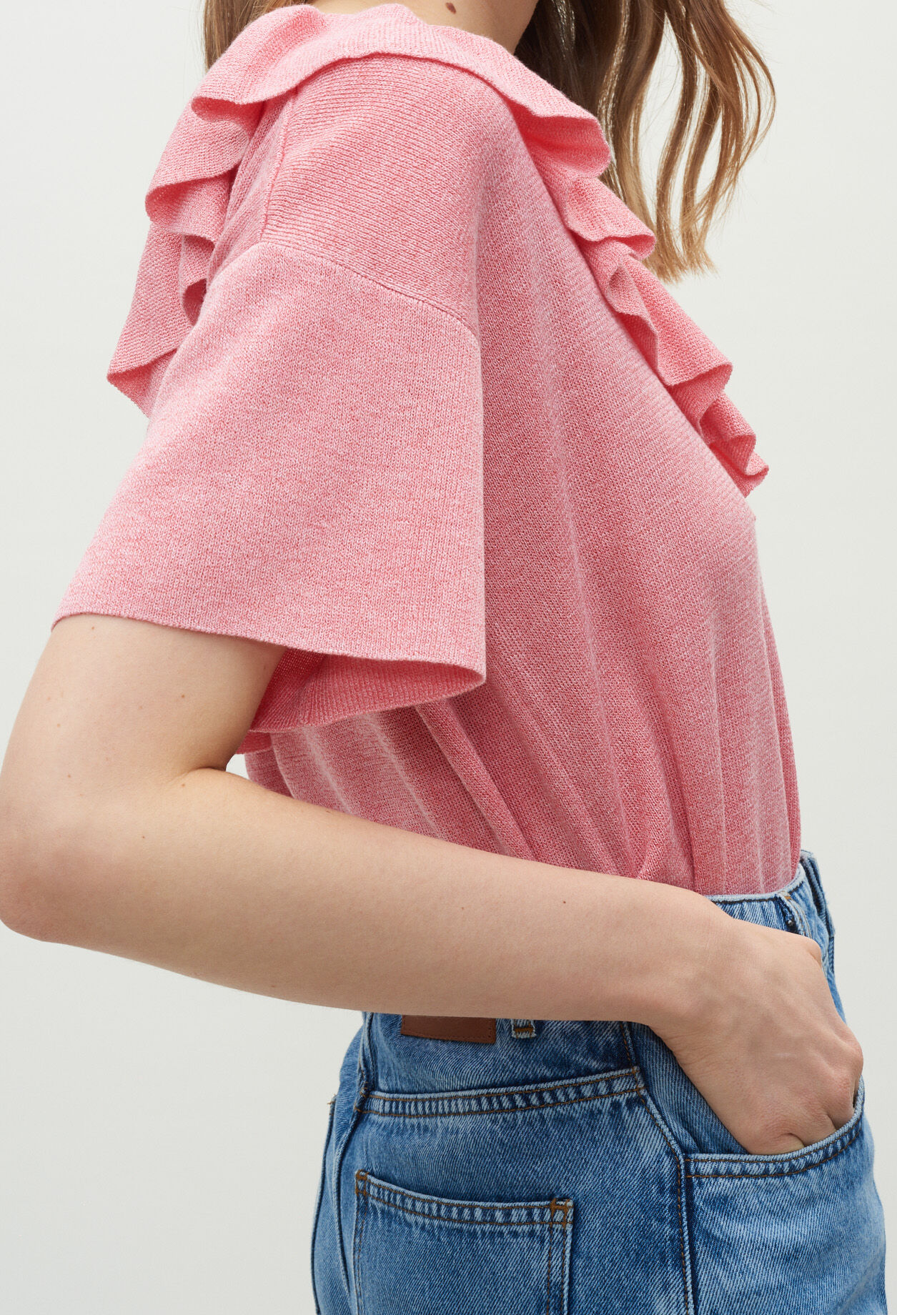 Short-sleeved ruffled jumper