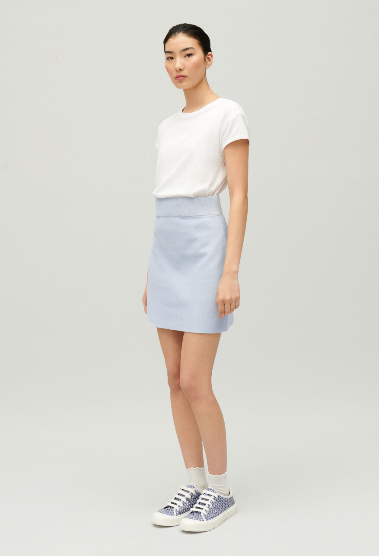 Short high-waisted skirt