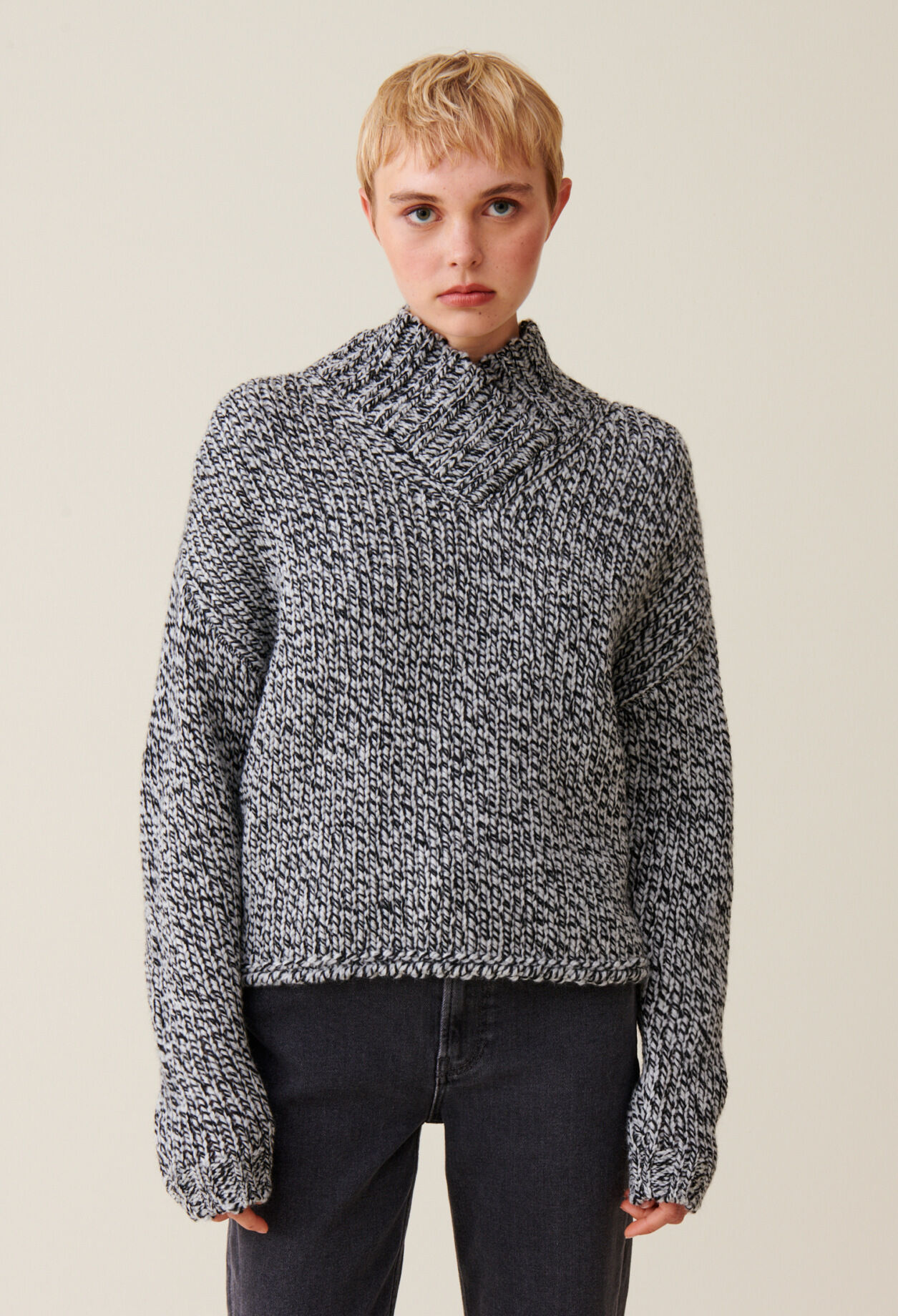 Grey chunky knit V-neck jumper