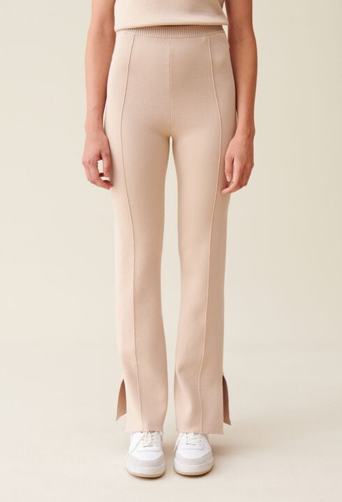 Straight cut trousers slits