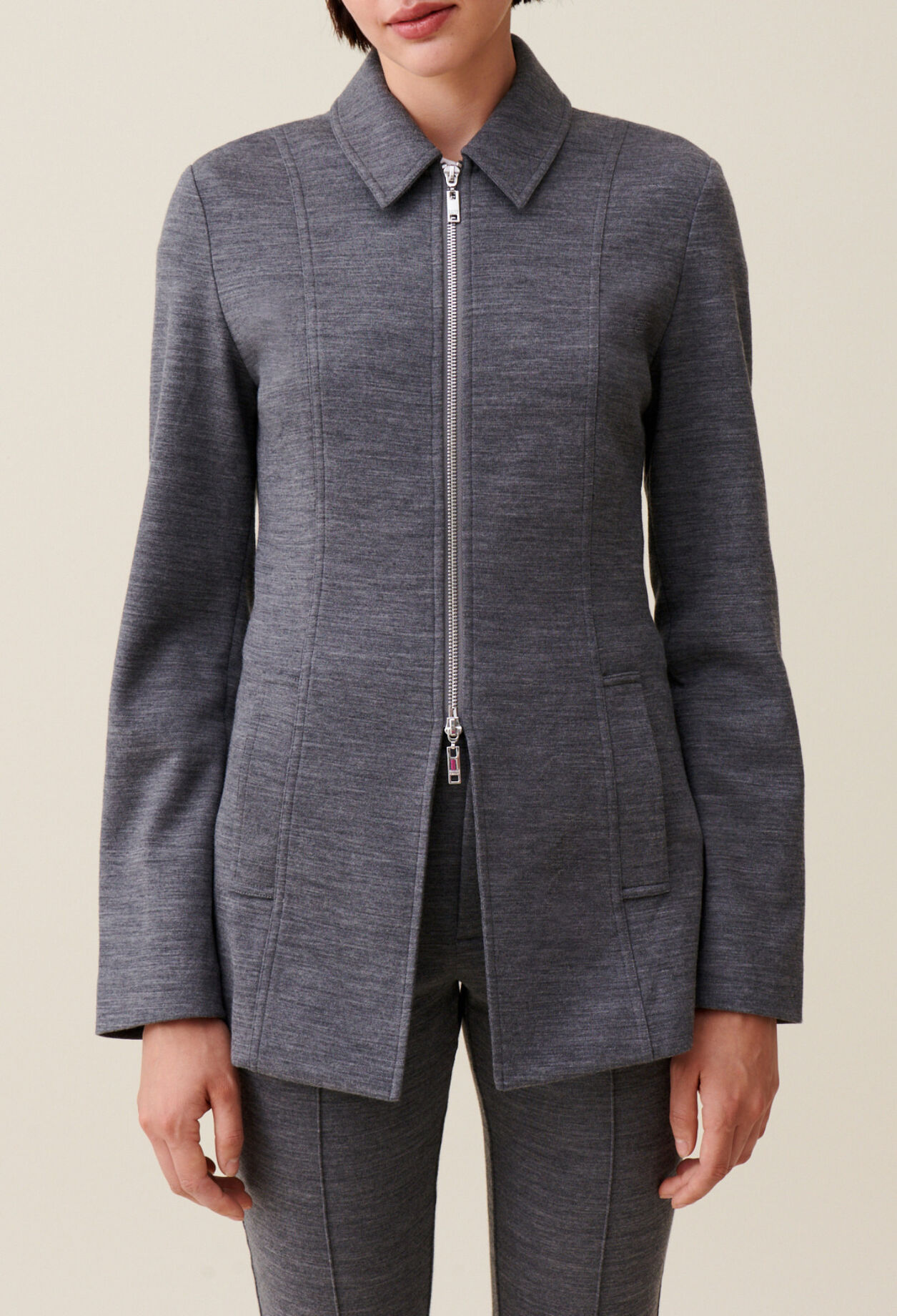 Grey fitted zipped jacket