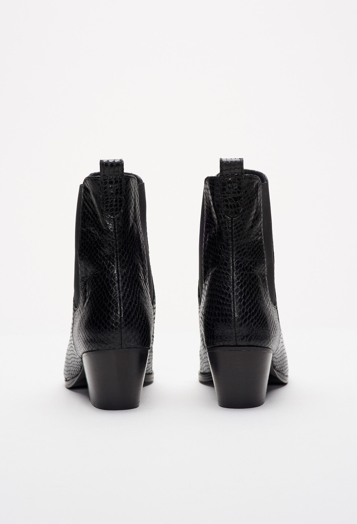 Heeled boots