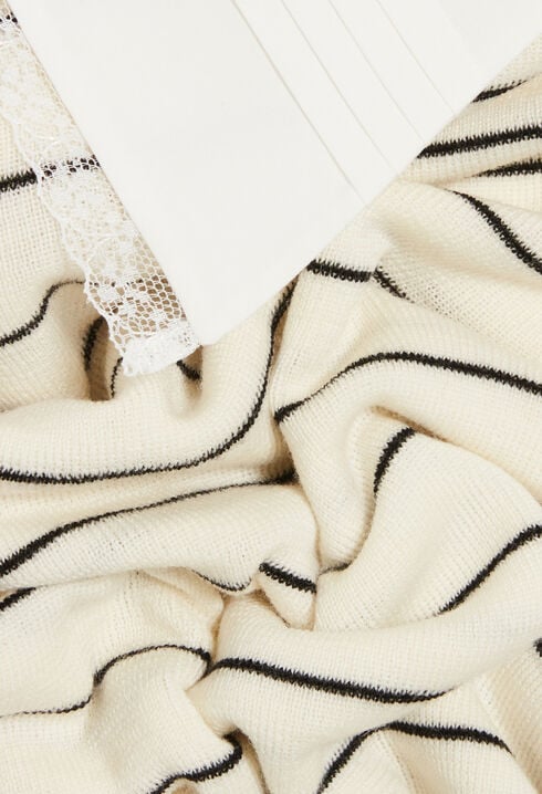 Jumper with removable collar