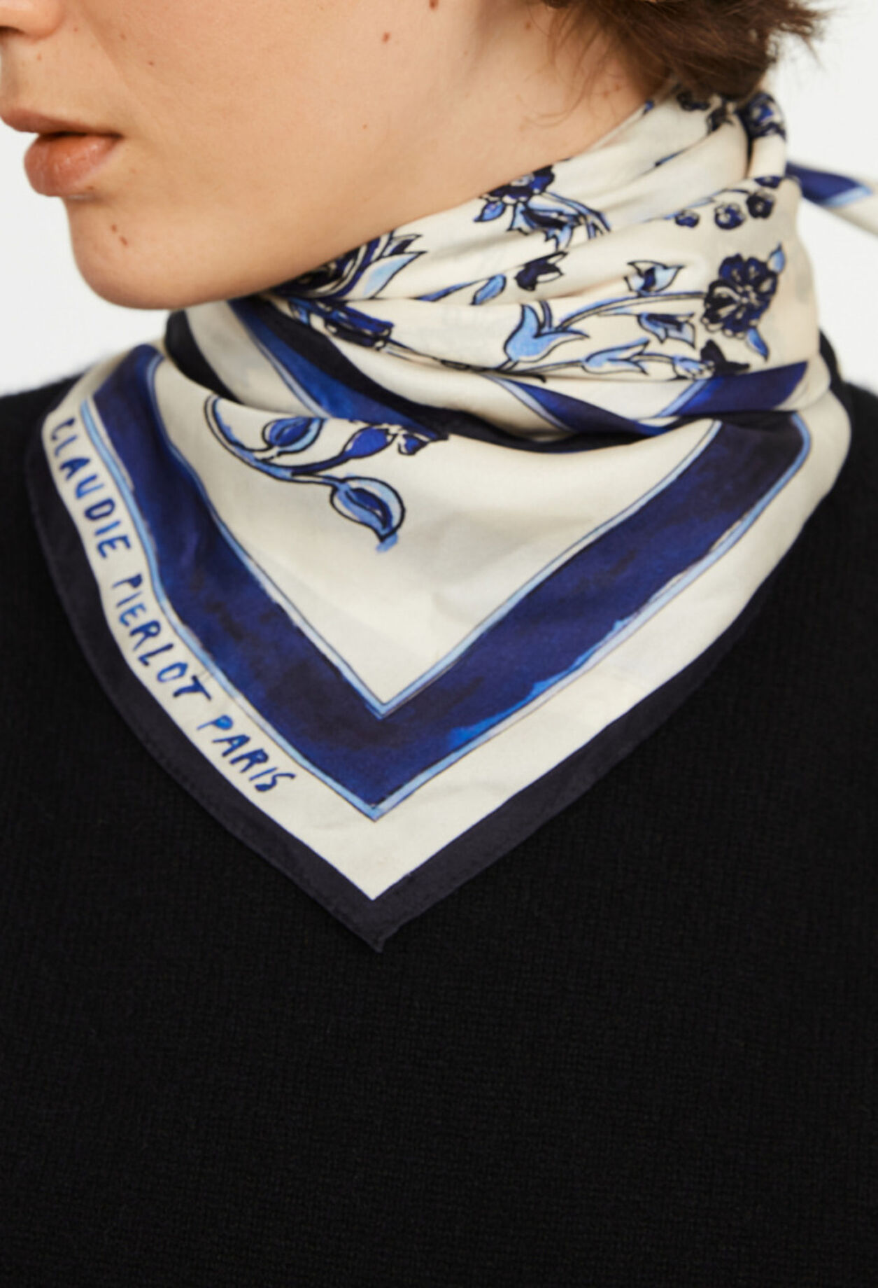 Foulard bleu nuit imprimé floral soie