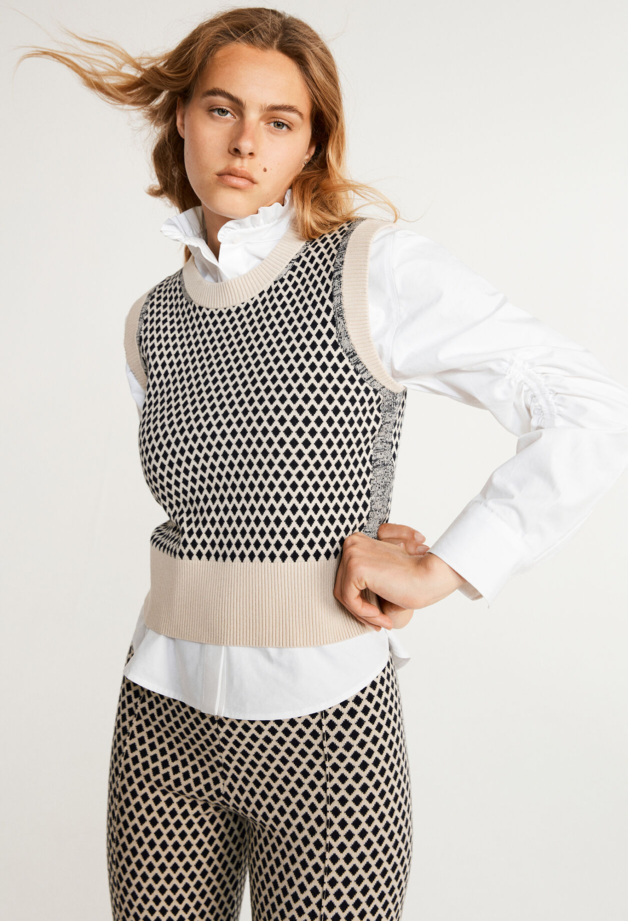 Sleeveless pullover made from