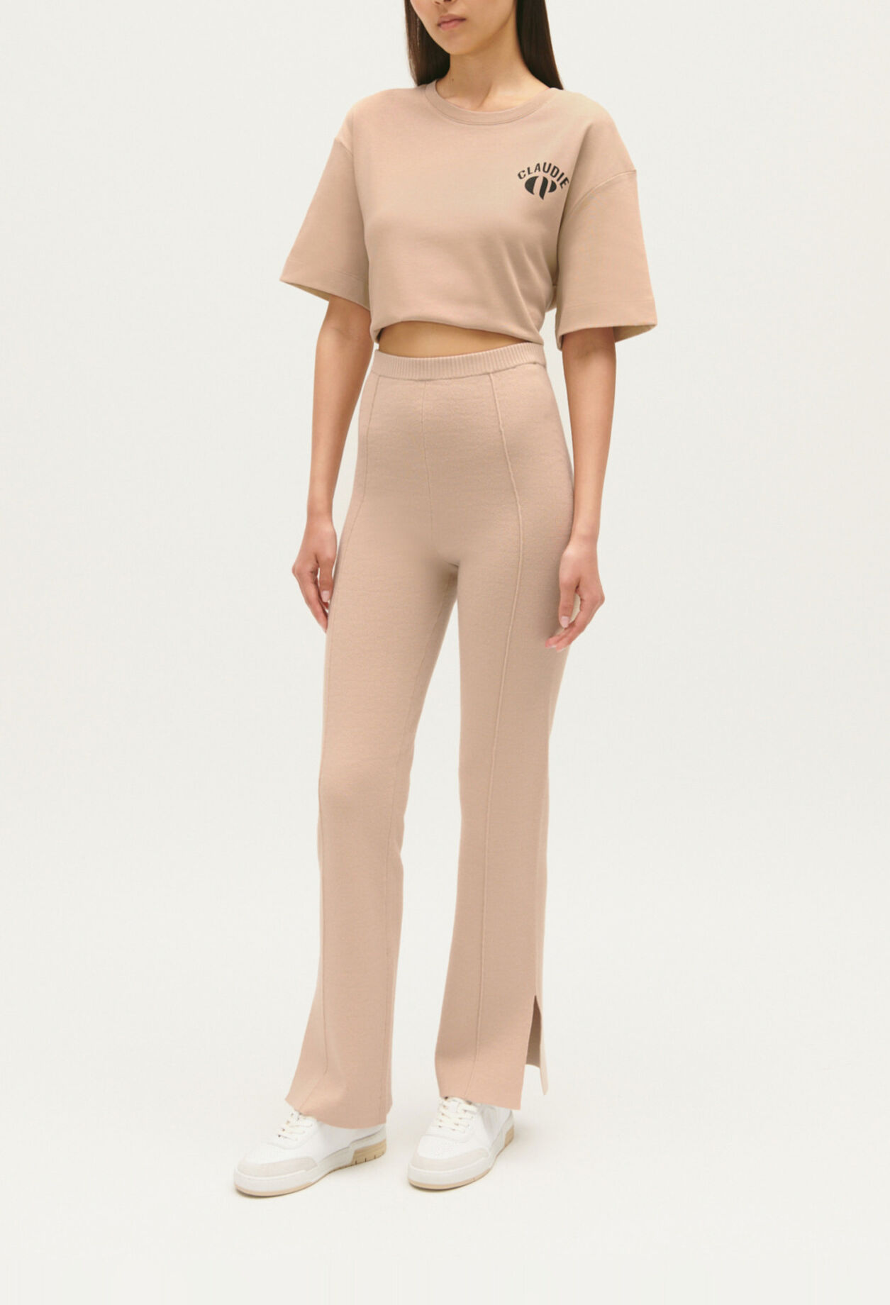 Straight cut trousers slits