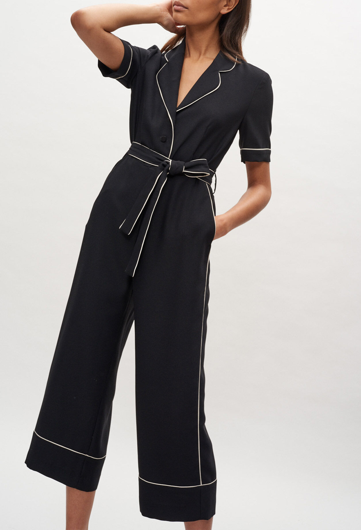 Jumpsuit with a suit collar