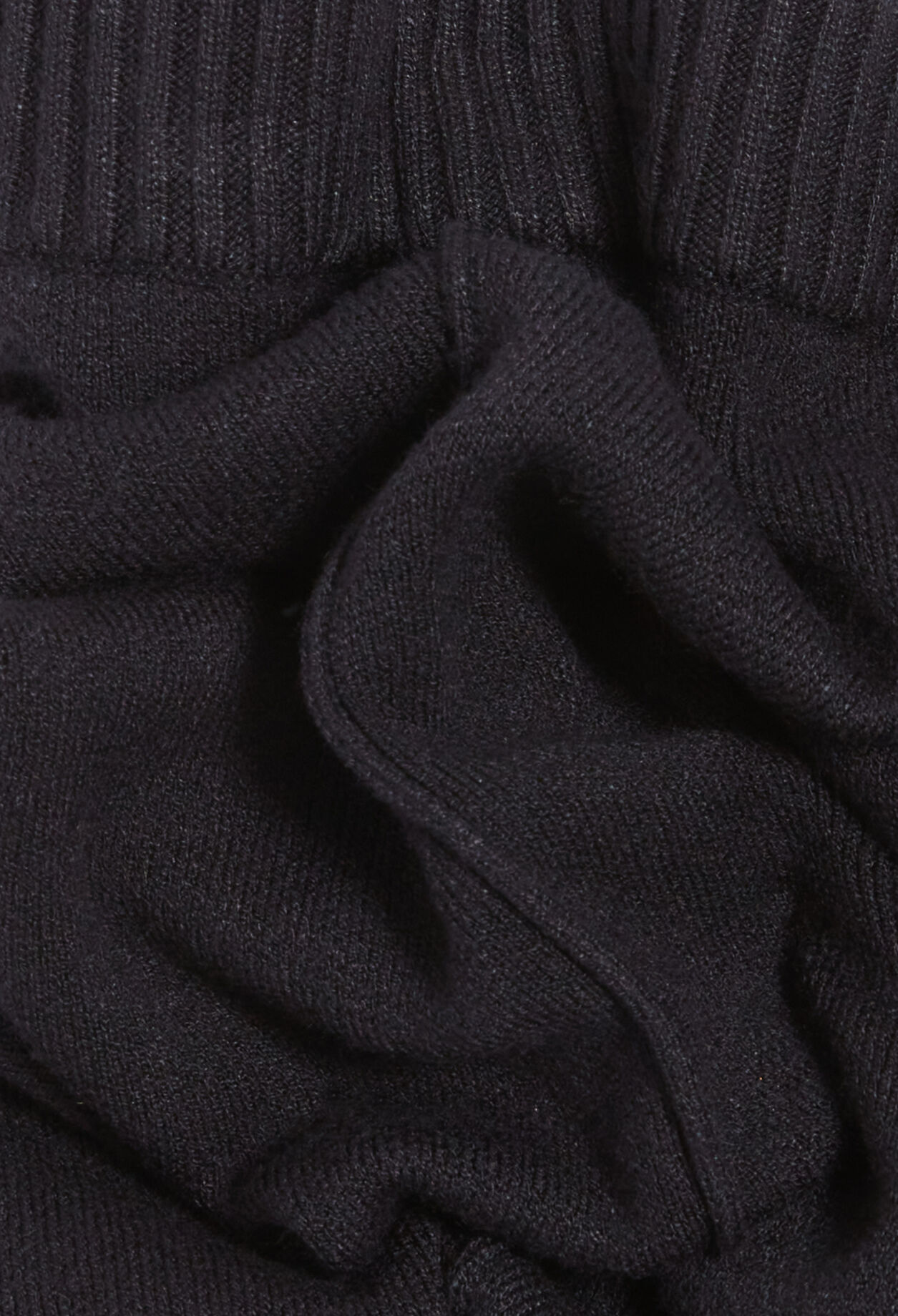 Straight cut trousers slits