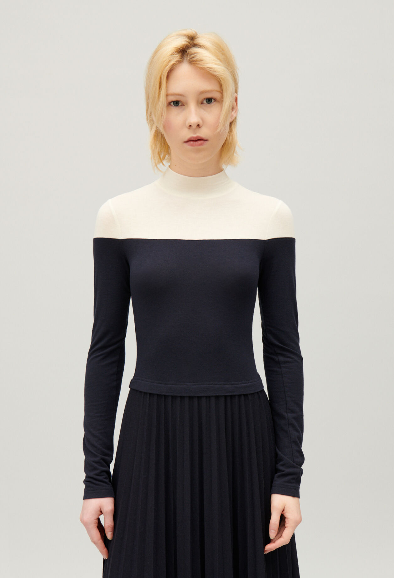 Twist three-tone pleated maxi dress