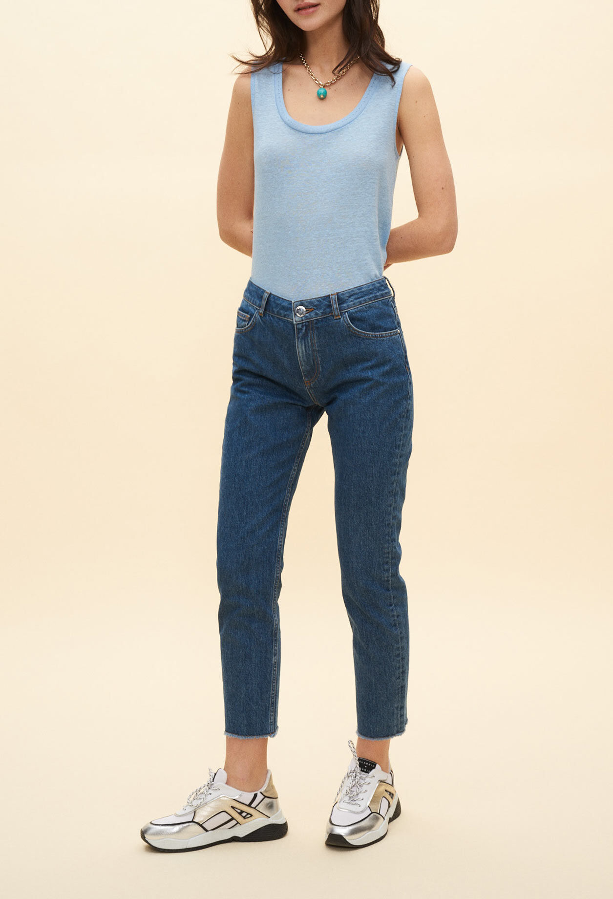 Sleeveless cropped top Sleeveless cropped top