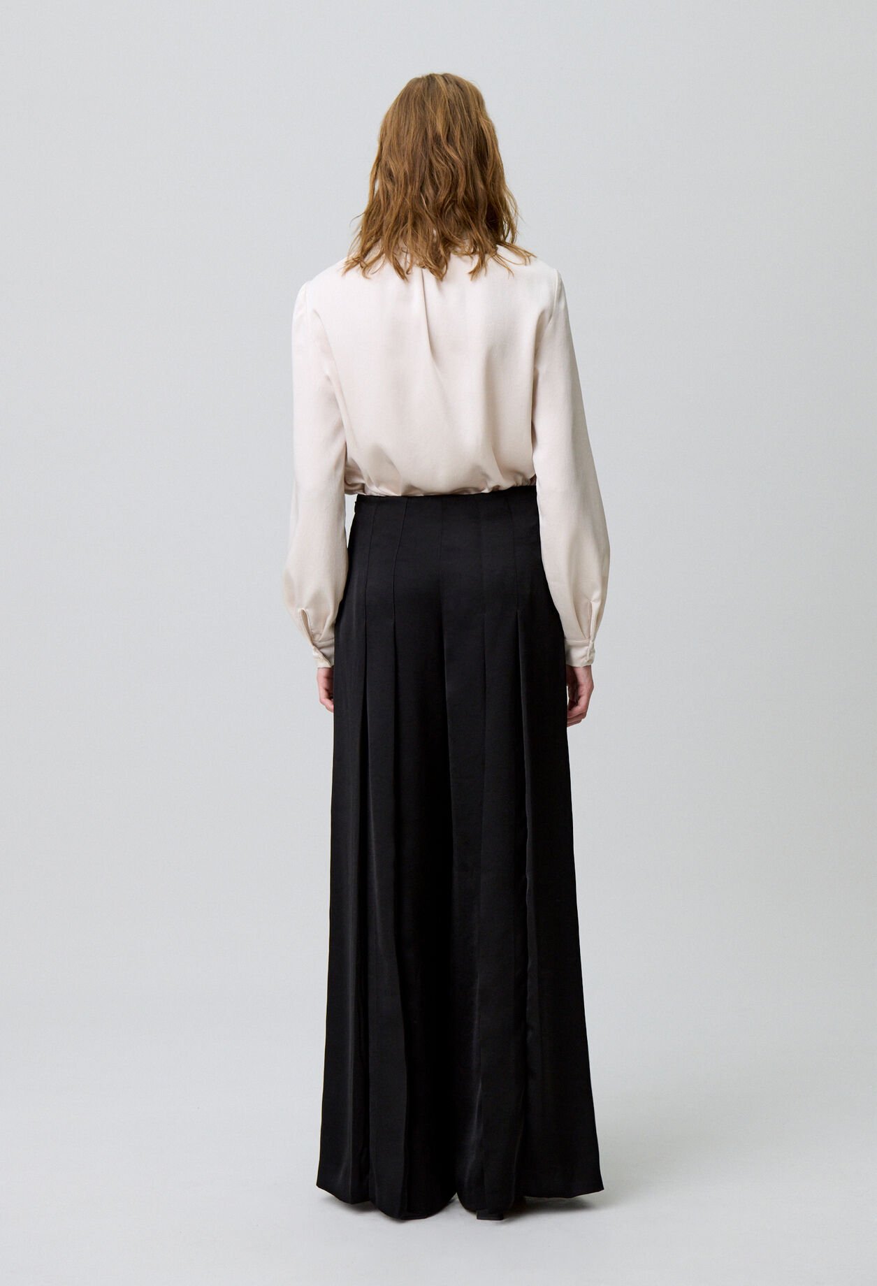Pleated wide-leg trousers