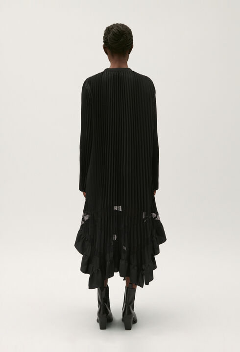 Robe noire longue pliss&eacute;e &agrave; volants
