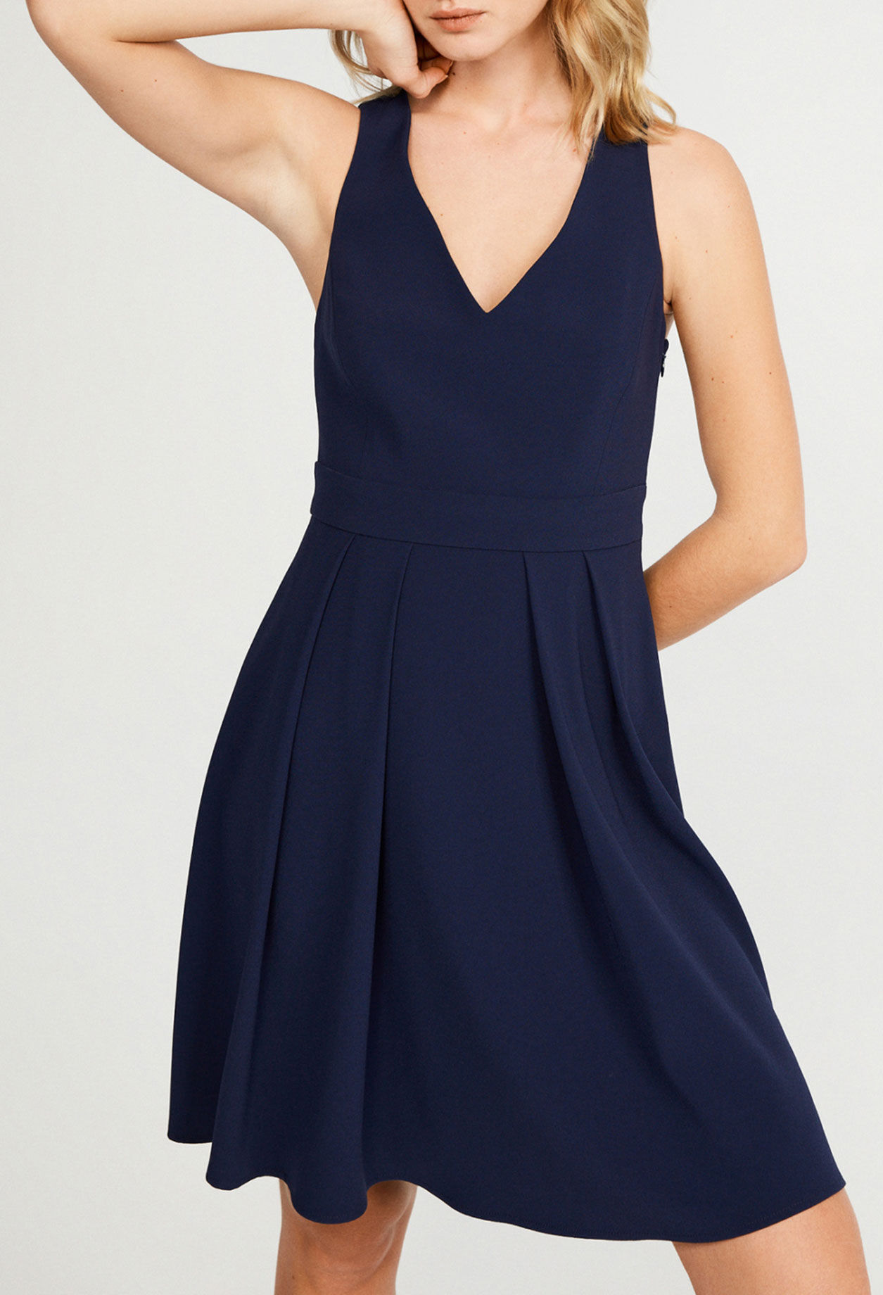 Short sleeveless dress Short sleeveless dress