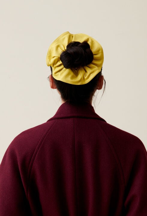 Leather scrunchie with topstitching