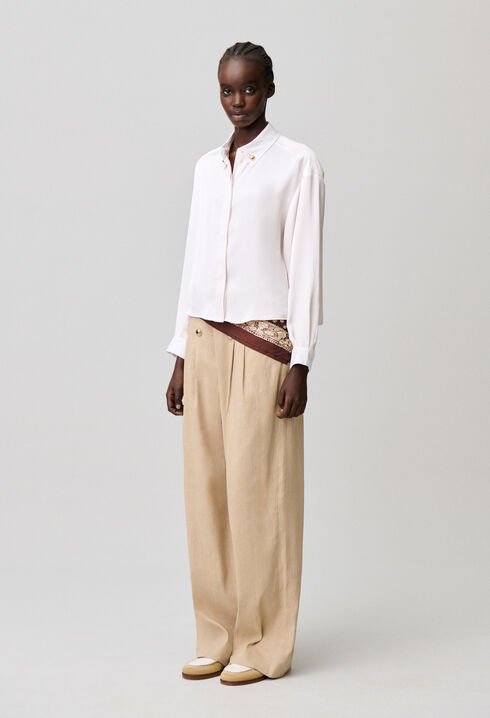 Shirt with collar details