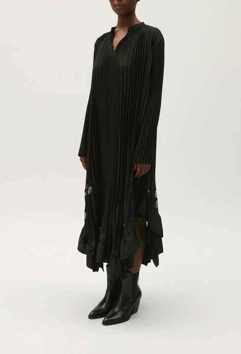 Robe noire longue pliss&eacute;e &agrave; volants