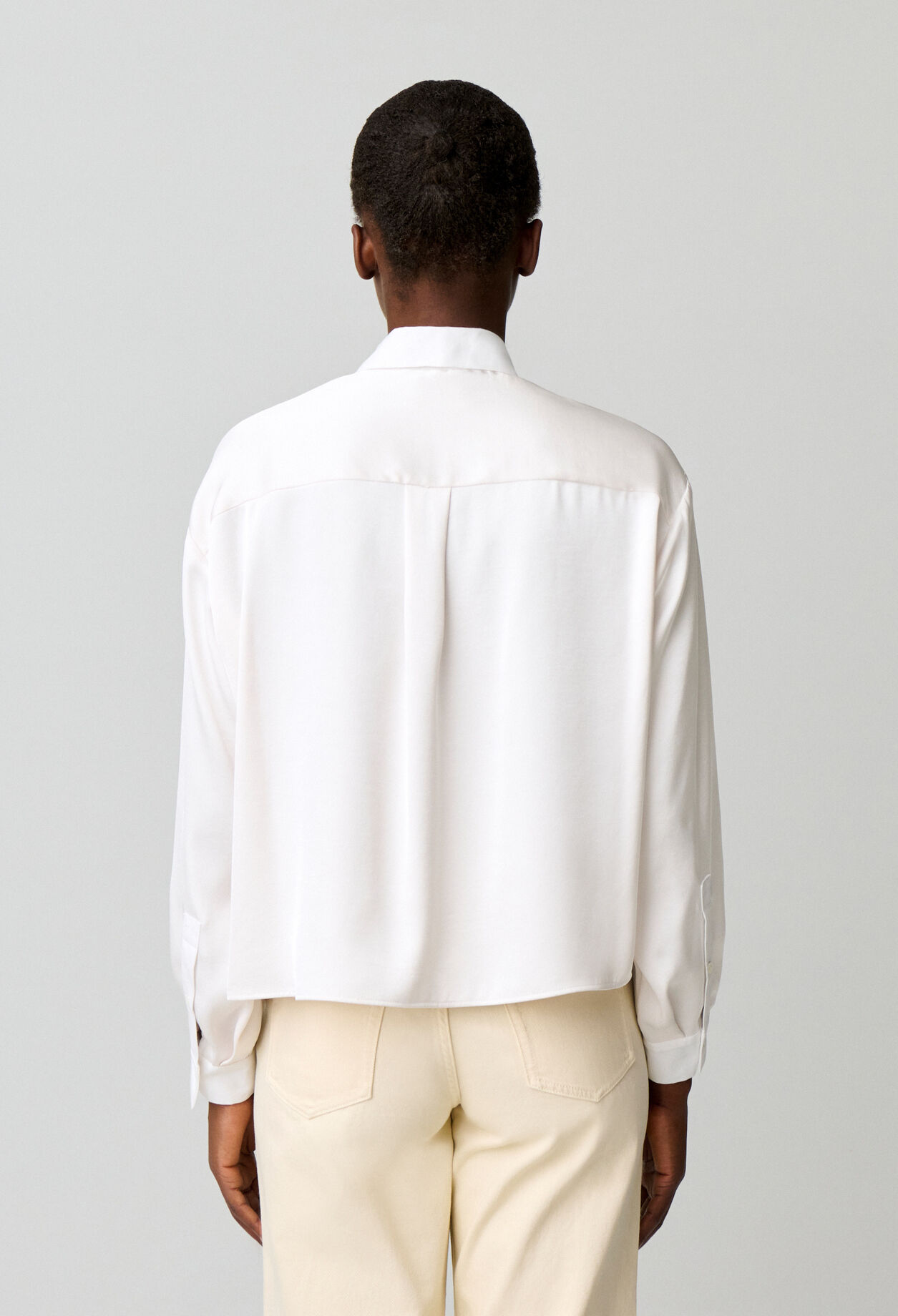 Shirt with collar details