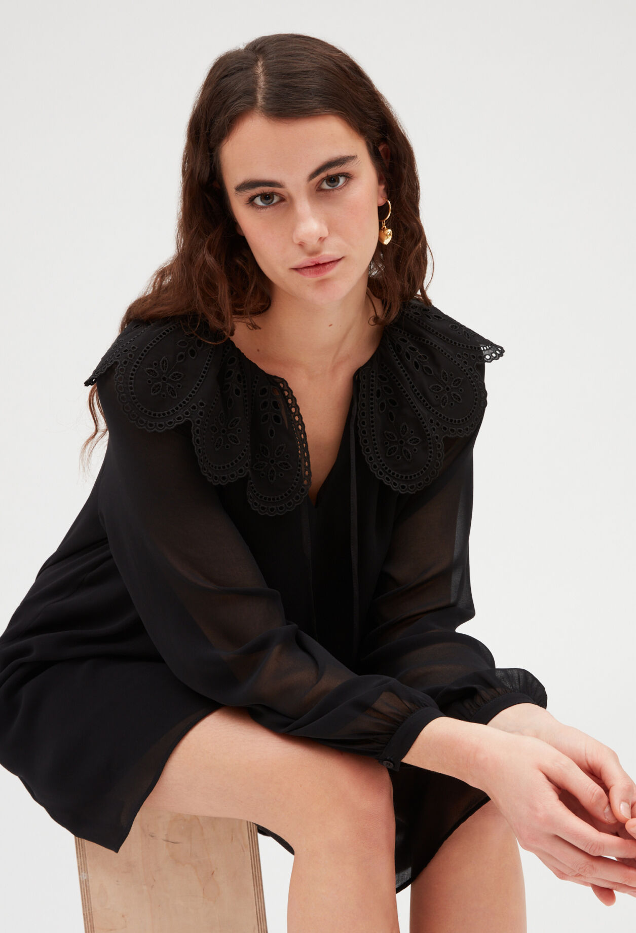 Rifi short dress with large collar