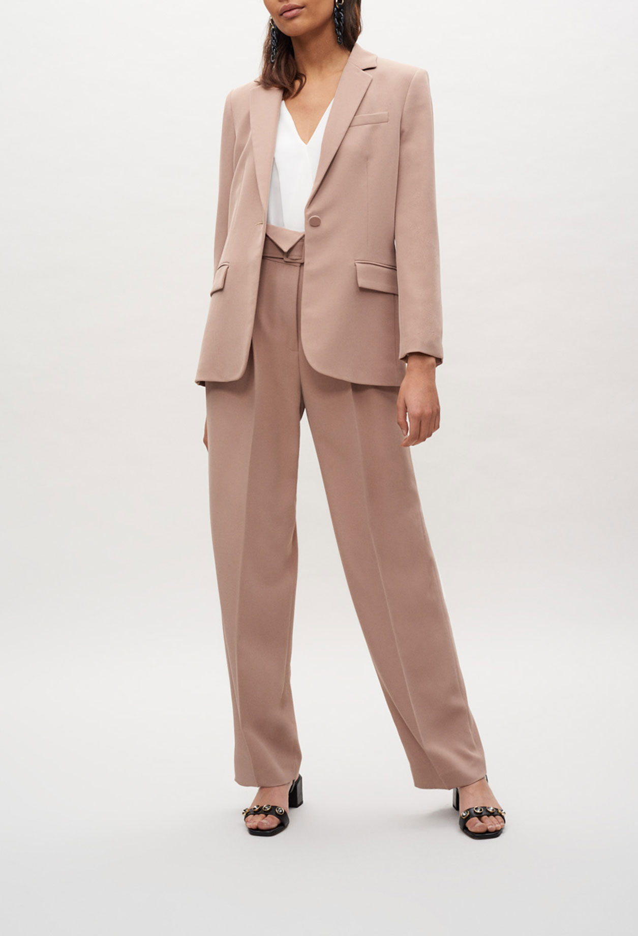 Tailored jacket with pockets